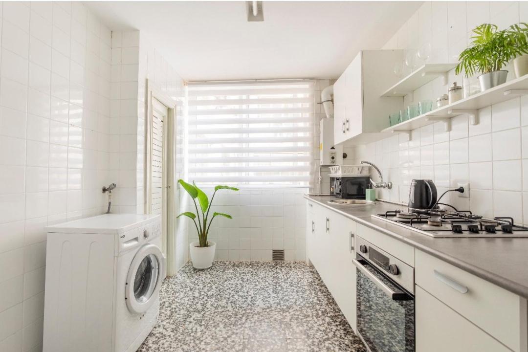 Holiday&Vacations Apartment On The Beach Valencia Eksteriør bilde