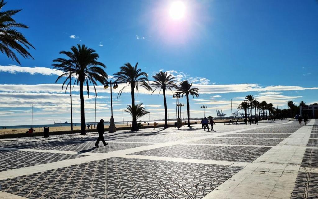 Holiday&Vacations Apartment On The Beach Valencia Eksteriør bilde